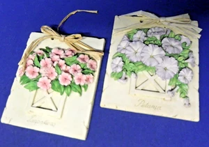 Mud Pie 2er Set 3D Wandtafeln Blumen Ungeduldige & Petunie Distressed 7" x 6" - Bild 1 von 11