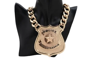 Collana Catena Metallo Donna Hip Hop Moda Oro Metallo Distintivo Polizia Ciondolo Proteggere Serve - Foto 1 di 8