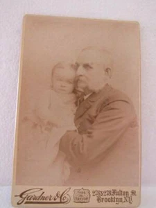 Kabinettkarte Foto eines älteren Mannes und Kindes - sehr aufwendige Werbung - Bild 1 von 8
