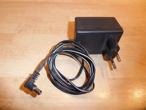 HKA AC Adaptor Netzteil Netzgerät HKA-0950EC-230 9V 500mA 4,5VA n a58 - Bild 1 von 4