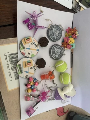 lote de 9 Pendientes Miniatura Novedad Pelotas de Tenis, Setas, Bebidas, Tapas Botellas Foto 1 de 4