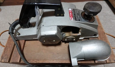 Makita 2 speed planer 1804N polishing type effective cutting width 136mm planer - Image 1 of 4