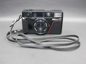 Nikon L35 AF fotocamera punta e scatta pellicola 35mm nera ((COME DA LEGGERE DESCRIZIONE) - Foto 1 di 15
