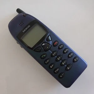 Téléphone mobile portable vintage NOKIA 6110 noir bleu violet avec chargeur - Photo 1 sur 12