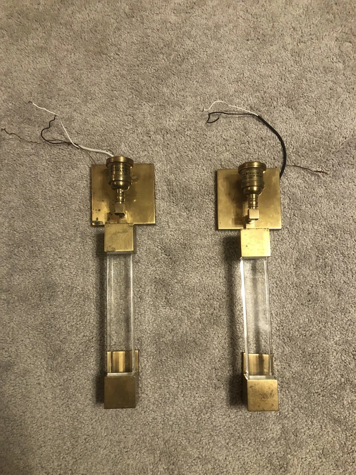 Conjunto de 2 luzes de parede vintage estilo meados do século latão e Lucite vaidade - Imagem 1 de 4