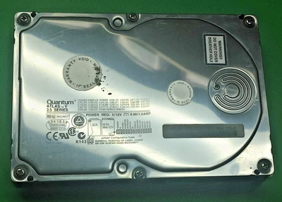 Hard Disk QUANTUM serie ATLAS  xc18l011-02 18GB 68-Pin ULTRA SCSI - Immagine 1 di 3