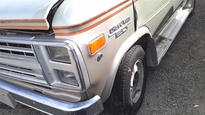 Corner/Park Light Side Marker Fender Mounted Fits 85-96 CHEVROLET 30 VAN Foto 1 de 4