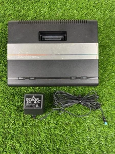 Consola de Videojuegos Atari 7800 con Cable Adaptador de Corriente Probada y Funcionando - Imagen 1 de 8