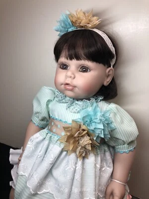 Muñeca bebé Adora 19” “Honey Bunch” adorable vestido floral morena MWB Foto 1 de 4