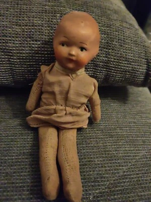 Bambolotto In Stoffa E Cartapesta Primi 900 Cm 20 Funziona da Sonaglino - Immagine 1 di 4