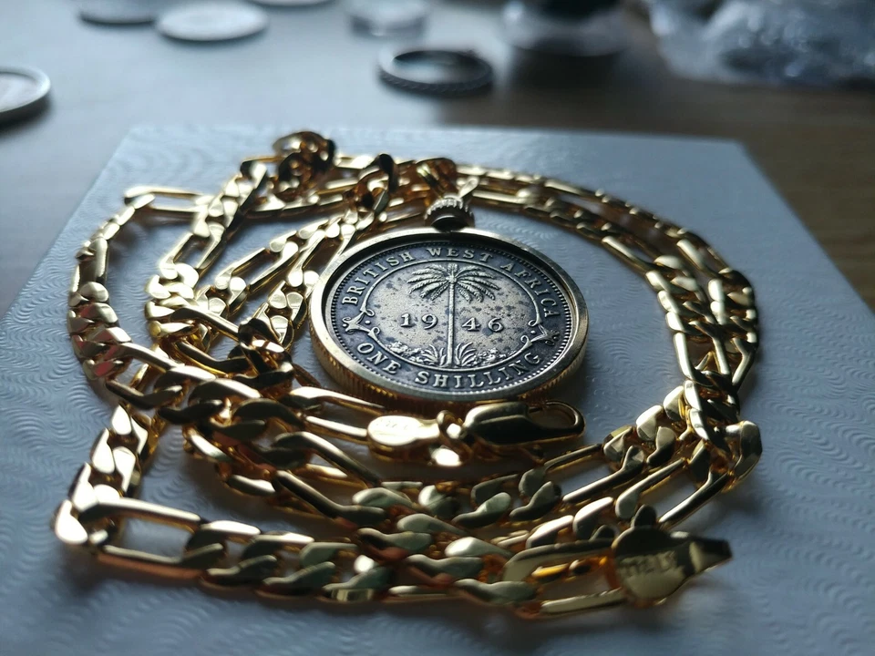 Colgante de chelín de palmera de África Occidental Británica 1946 en cadena llena de oro de 24" 18k Foto 1 de 4