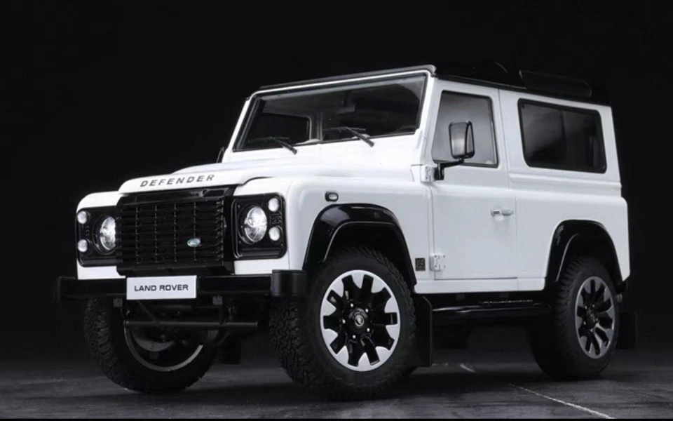 LCD 1/18 Diecast Land Rover Defender 90 Works V8 - White - Image 1 of 1