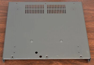 ICOM IC-R7000 RICAMBI: COPERCHIO INFERIORE LAMIERA R-7000 ADATTO ANCHE R71A - Immagine 1 di 4