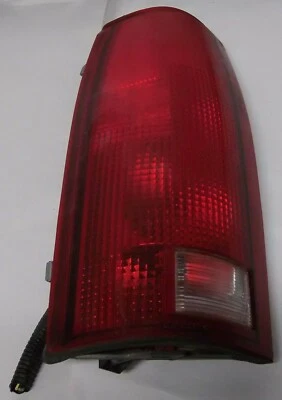 GMC Suburban K1500 1998 5,7 L 4x4 luz trasera izquierda combo lámpara 16506349 Foto 1 de 4