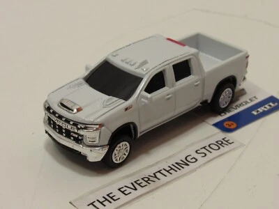 ERTL 2020 雪佛兰 SILVERADO 2500 HD Z71 拾卡车 1: 64 明亮白色 免运费 — 第 1/2 张图片