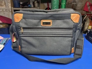 American Tourister Carry-On Shoulder Duffle Travel Tote Bag Green EUC - Picture 1 of 6