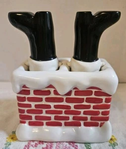 DEPT 56 Weihnachtsstiefel Salz & Pfefferstreuer Set Claus Down the Chimney Weihnachten - Bild 1 von 6