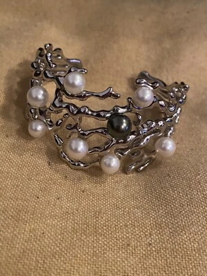 Impresionante brazalete y perlas brutalistas de plata esterlina en forma de coral blanco y negro 7 mm Foto 1 de 4