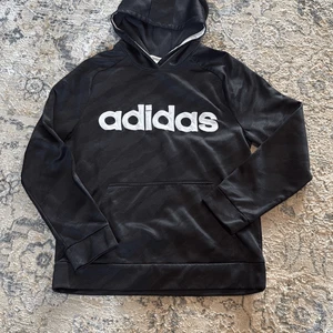 Adidas Boys Black Camo Logo Hoodie Size 18/20 - Picture 1 of 5