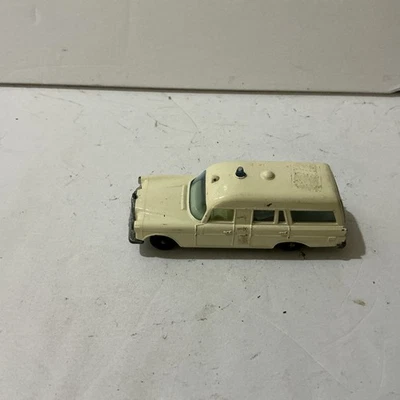 Ambulancia Matchbox Lesney England Mercedes Benz Binz Nº3 USADA SIN PUERTA CRUZ ROJA Foto 1 de 4