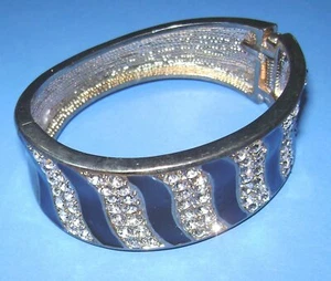 Vintage 1" Wide Crystal & Black Enamel Brass Hinged Bracelet - Excellent - Picture 1 of 4