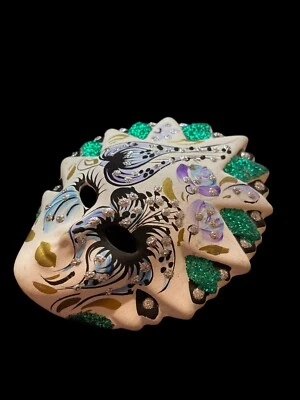 Máscara decorativa colgante multicolor cultural asiática coleccionable de 5"" de largo  Foto 1 de 4