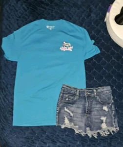 Lote de 2 Pantalones Cortos Denim Cortados Para Mujer y Camiseta Manga Corta Gráfica Verde Azulado Med - Imagen 1 de 6