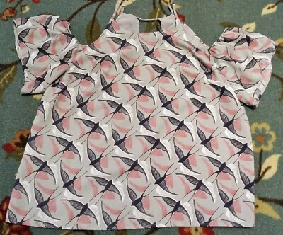 Blusa Top Apt 9 Mujer XL Hombro Frío Pájaros Tragar Tijera Cola Gris Coral Foto 1 de 4