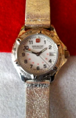 Reloj de buceo Swiss Military Hanowa para dama 6-6053 esfera blanca, fecha, 10 ATM 30 mm Foto 1 de 4