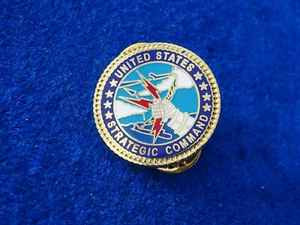 A29-27) US Pin Badges Abzeichen Crest Air Force Strategic Command - Picture 1 of 2
