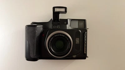 Fuji GA645 Professional | ¡28 rollos! | Cámara AF 6x4,5 60 mm f/4 + 120 películas GRATIS Foto 1 de 4