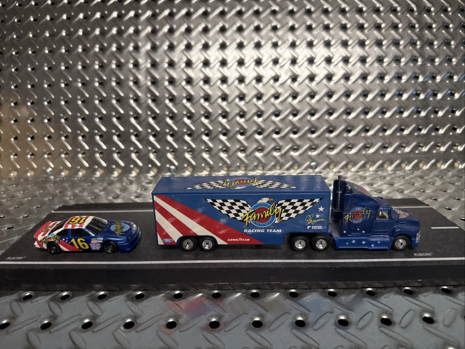 Ted Musgrave #16 NASCAR Racing Champions 1:64 Scale Racing Team Transporter 1996 - Image 1 of 4