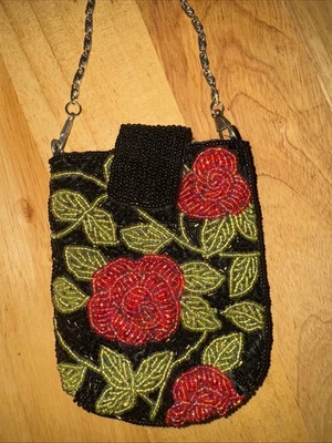 Bolso de Noche con Cuentas a Mano Rosas Negras y Rojas, Mango de Cadena Forrado de Seda Nuevo Foto 1 de 4