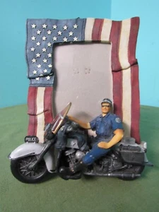 Popular Creations Polizist auf Motorrad Harz 3D Fotorahmen 2002 amerikanische Flagge - Bild 1 von 9