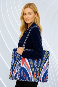 Bolso de Mano Grande Patrón Ikat - Bolso de Hombro Boho Azul Rojo Amarillo, Estilo Hecho a Mano - Imagen 1 de 6