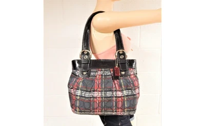 Bolso de Mano COACH F15467 Amapola Tartán Cuadros Multicolor Glamour Brillo ¡EXCELENTE ESTADO USADO! Precio de venta sugerido por el fabricante $378 Foto 1 de 4