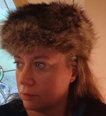 Ручной работы, вручную сшитый, реальный енот меха шляпа женщин или мужчин один размер - Изображение 1 из 3