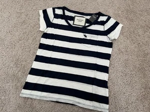 NWT Abercrombie & Fitch V-Neck Navy/White Striped Short Sleeve Top Size S - Picture 1 of 5