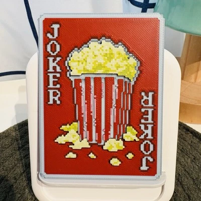 Ímã de arte em relevo impresso em 3D - Pipoca cartão coringa inspirado em Balatro - Imagem 1 de 4