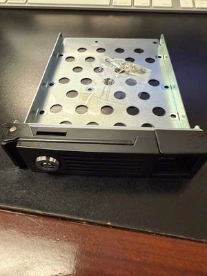 Genuine QNAP 19Z00-000245-06-RS 3.5" / 2.5" HDD Drive Caddy Sled Tray with Screw - Image 1 of 2
