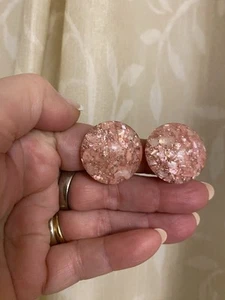 Vtg Pink Confetti Glitter Earrings- Clip On - Picture 1 of 13