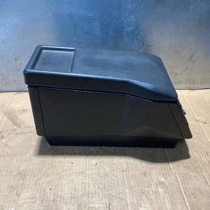 Reposabrazos delantero negro Mercedes-Benz W124 Sedán Estate con tapa superior defectuosa - Imagen 1 de 17