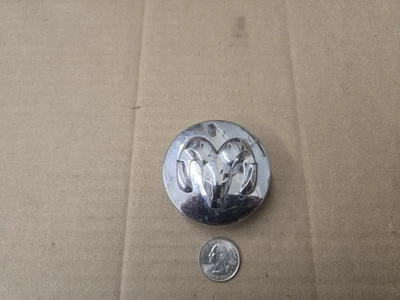 Tapa antipolvo central cromada Dodge OEM 2004-2013 calibre Dakota Ram 1500 52110398AA Foto 1 de 4