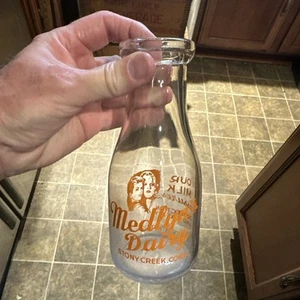 Medlyn’s Dairy ACL Pint Milk Bottle Stony Creek Connecticut CT - Picture 1 of 13