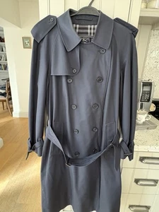 Gabardina con cinturón Burberrys, azul marino para hombre: 50 REG. Usado - Imagen 1 de 12