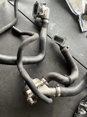 2004 2005 04 05 KAWASAKI NINJA ZX10R ENGINE WATER COOLANT PUMP HOSES - Image 1 of 4