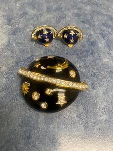 SWAROVSKI BROCHE Y PENDIENTE SOL LUNA ESTRELLAS AZUL PENDIENTES BROCHE NEGRO - Imagen 1 de 8