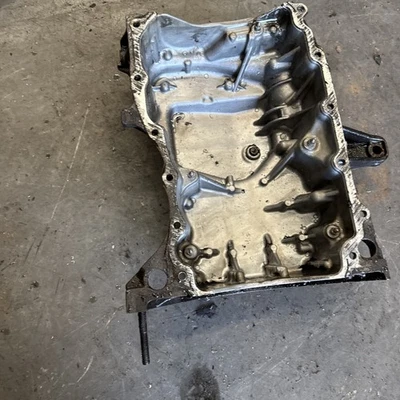 VAUXHALL VIVARO TRAFIC Oil Sump 1.6 CDTI R9M408 one piece type 111234933R 14-19 - image 1 of 4