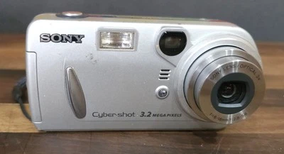 SONY Cyber Shot DSC-P72, 3.2 MP Digital Camera,Silver - Image 1 of 4