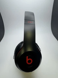 Auriculares inalámbricos Beats by Dr. Dre Solo3 negros rojos colección Icono década - Imagen 1 de 11
